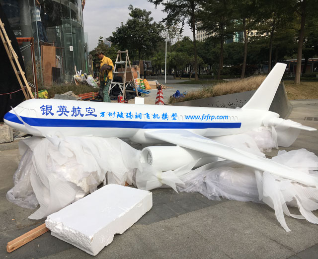 玻璃鋼飛機模型雕塑現場包裝完好運輸安全