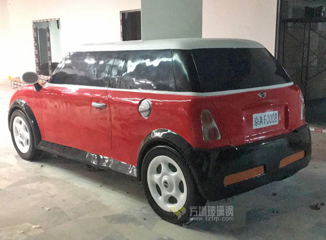 仿真玻璃鋼汽車雕塑模型廣東大型商場DP點美陳